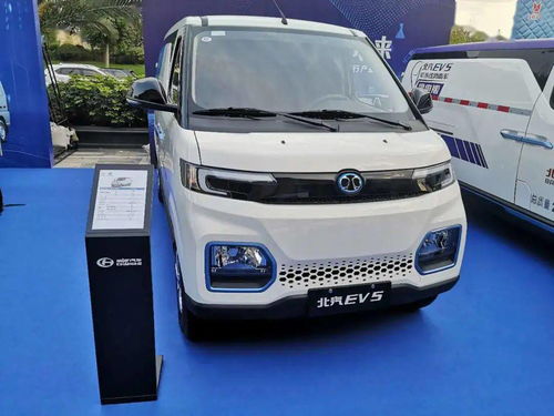 北汽EV5 第三屆中國(guó)新能源汽車產(chǎn)業(yè)大會(huì)上最閃耀的星，引領(lǐng)城市配送新潮流